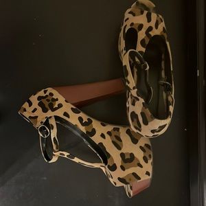 Leopard open toe T-Strap chunky heels.